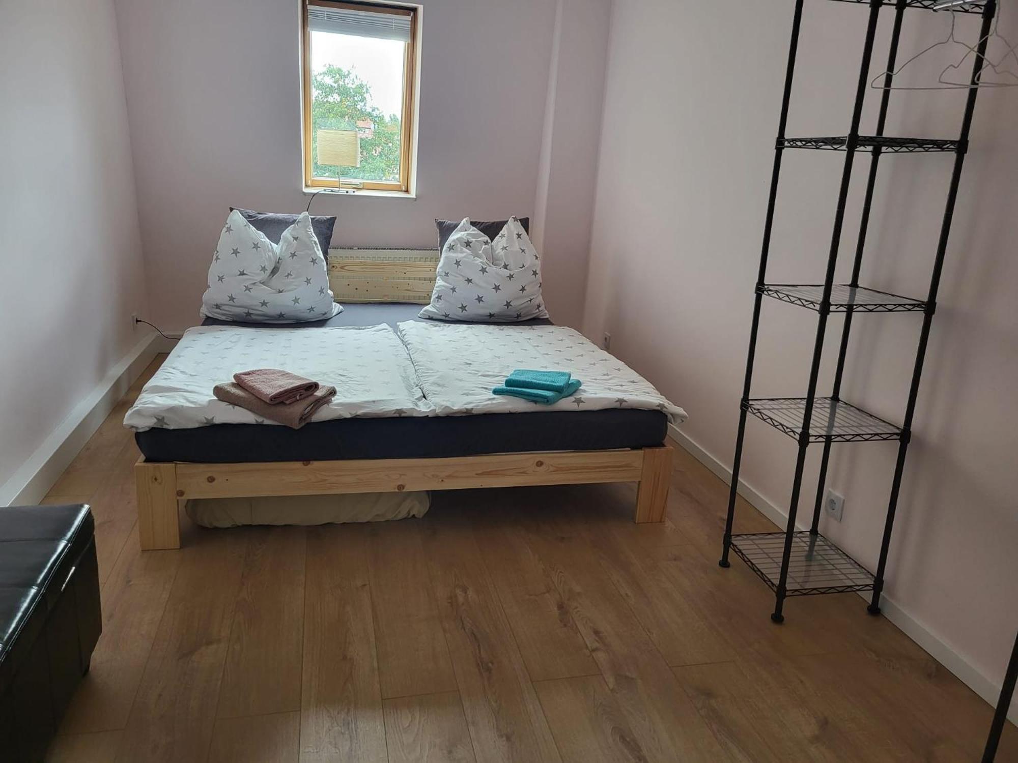 Schoene Neue 4 Zimmer Wohnung Mit Sued-Balkon Bis 8 Personen 萨勒河畔瑙姆堡 外观 照片