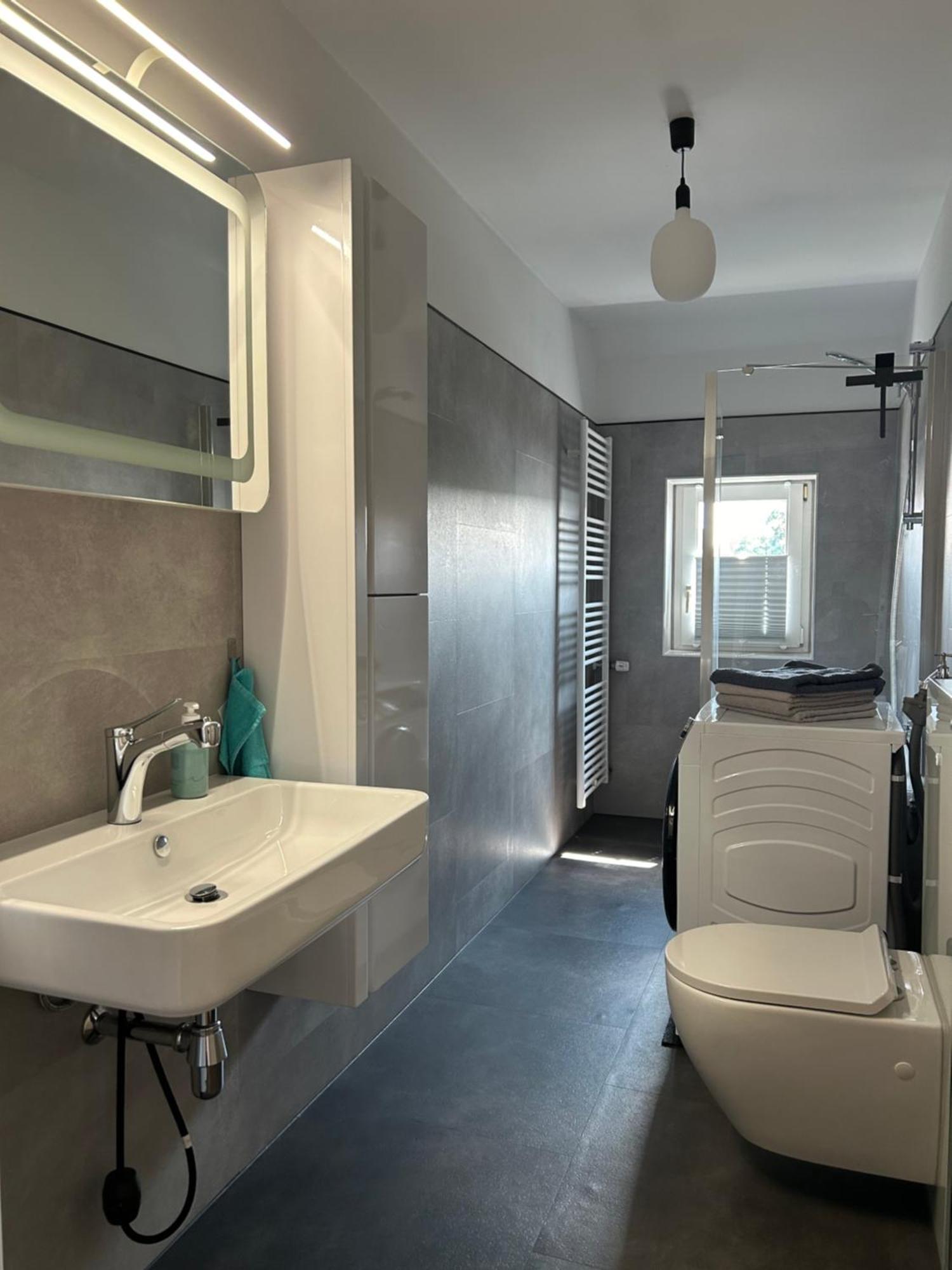 Schoene Neue 4 Zimmer Wohnung Mit Sued-Balkon Bis 8 Personen 萨勒河畔瑙姆堡 外观 照片